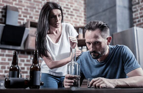 Mężczyzna w psychozie alkoholowej