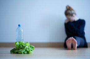Dziewczyna cierpi na ortoreksję