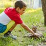 Dziecko bawiące się z kotem narażone na chorobę brudnych rąk
