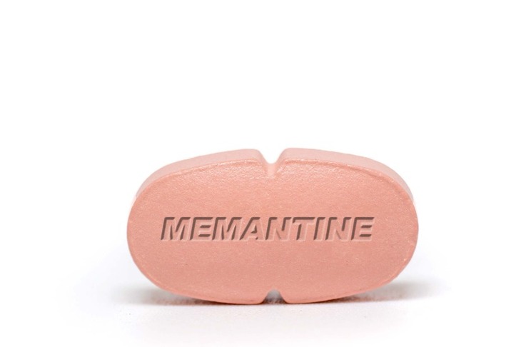 Lek zawierający memantynę