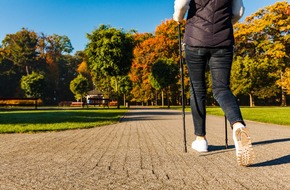 Spacer z kijkami do nordic walking