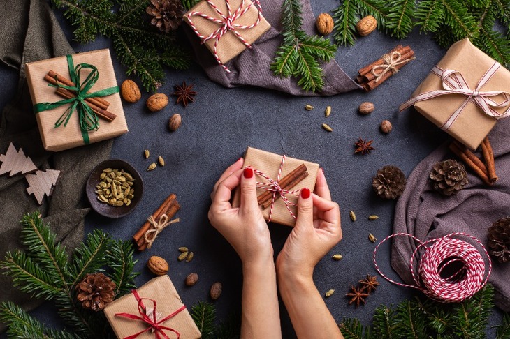 Pakowanie prezentów na święta zero waste