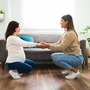 Doula pomagające kobiecie w ciąży