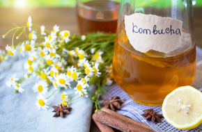 Kombucha w szklanej karafce