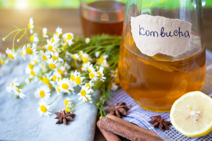 Kombucha w szklanej karafce