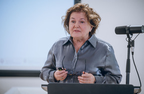 Profesor Halina Weker