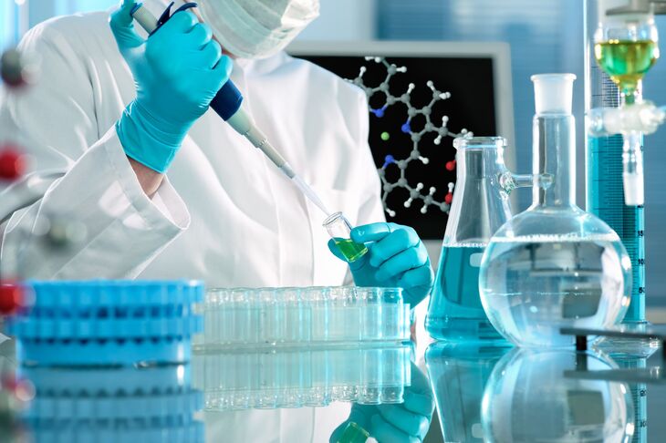Badanie próbek krwi w laboratorium